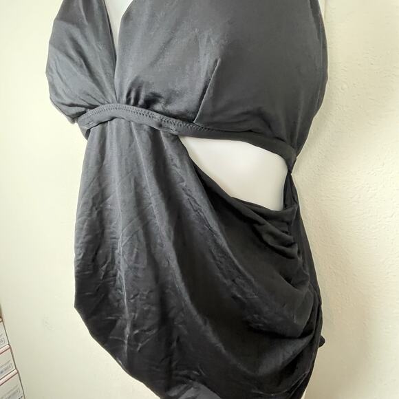 A Pea In The Pod Black Halter One Piece Swimsuit M Cutout Beach Resortwear - Picture 6 of 8